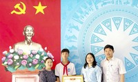 Chủ tịch Bình Định khen nam sinh lớp 8 dũng cảm cứu bạn đuối nước