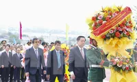 Trưởng Ban Tuyên giáo và Dân vận Trung ương Nguyễn Trọng Nghĩa dâng hương tưởng nhớ anh hùng liệt sĩ tại Bình Định