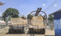 &apos;Đá tặc&apos; liên tiếp khoét rỗng núi Hòn Chà 