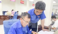Tuổi trẻ Gia Lai thường trực hỗ trợ người dân những ngày đầu thực hiện chính quyền 2 cấp