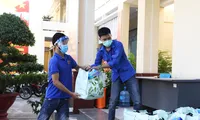 &apos;Ship&apos; ngàn suất quà Phiên chợ nghĩa tình giúp người khó khăn vượt qua đại dịch
