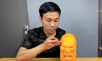 Chàng trai 9x &apos;hô biến&apos; bí ngô thành mặt phù thủy sống động dịp Halloween