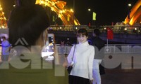Người trẻ Đà Nẵng xuống đường &apos;check in&apos; tạm biệt năm 2021