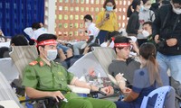 Ngàn bạn trẻ Đà Nẵng xếp hàng hiến máu ở Chủ nhật Đỏ
