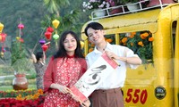 Giới trẻ Đà Nẵng rộn ràng check in vườn hoa xuân dưới chân Ngũ Hành Sơn