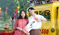 Giới trẻ Đà Nẵng rộn ràng check in vườn hoa xuân dưới chân Ngũ Hành Sơn