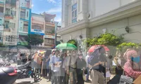 Hàng trăm người 'rồng rắn' xếp hàng mua dự án nhà ở xã hội 'hot' nhất