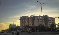 Việc di dời các khách sạn ven biển TP Quy Nhơn là để lấy đất xây dựng công viên phục vụ cộng đồng. Ảnh: Trương Định