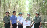 Bí thư thường trực TƯ Đoàn Nguyễn Anh Tuấn đã thăm và tặng quà các chiến sĩ tình nguyện trong Chiến dịch Thanh niên Tình nguyện hè năm 2020 đang thực hiện công tác dân vận trên địa bàn huyện Hòa Vang (Đà Nẵng)