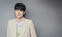 Biết về Choi Woo Sik của “Our Beloved Summer”: Ghét hạ, yêu đông và tài hội họa khó tả