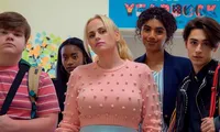 “Senior Year” của Netflix: Nỗ lực làm phim hài nhưng kém duyên, hỗn độn và nhạt nhẽo!