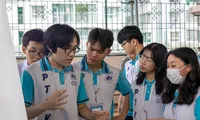 Teen yêu khoa học: Tạo trợ lý ảo offline và ứng dụng hỗ trợ rối loạn ăn uống