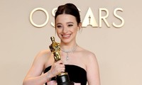 Nữ chính &quot;Anora&quot; Mikey Madison bị chỉ trích sau khi nhận tượng vàng Oscar 2025