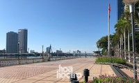 Đà Nẵng bắt đầu giãn cách xã hội: Ra ngoài mang khẩu trang, quán xá thưa vắng khách