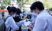 Thủ khoa 30 điểm khối B quyết “giấu facebook”, bạn bè bỏ nhỏ “cực dễ thương và siêu giỏi”