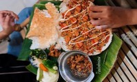 Ăn sập Sài Gòn: Bánh mì xíu mại hay cơm cháy kho quẹt? Hay là… cả hai?
