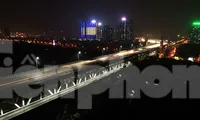 Ngắm cầu Thăng Long lung linh trong màn đêm