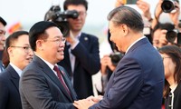 Chuyên cơ chở Tổng Bí thư, Chủ tịch nước Trung Quốc Tập Cận Bình và Phu nhân rời thủ đô Hà Nội