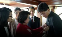 Bí thư thứ nhất Ban Bí thư T.Ư Đoàn Trung Quốc nhận món quà đặc biệt tại Khu di tích Chủ tịch Hồ Chí Minh 