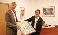Bản tin thể thao: Bầu Đức nhớ HLV Wenger