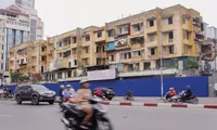 Khu chung cư L1, L2 số 93 Láng Hạ (Đống Đa, Hà Nội) với địa thế trên "đất vàng" Hà Nội lại rơi vào tình cảnh bỏ hoang.