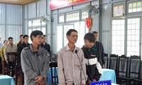Các bị cáo tại phiên tòa.