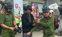 Bắt đối tượng cầm dao đuổi đánh tài xế xe ôm ở bến xe Đà Nẵng