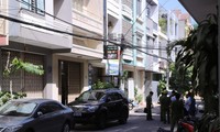 Công an khám nhà ông Trương Duy Nhất tại Đà Nẵng vào chiều 10/6. 