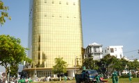 Yêu cầu 2 cao ốc &apos;dát vàng&apos; gây chói mắt phải khắc phục tại Đà Nẵng