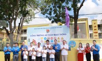 Mô hình "Cổng trường an toàn giao thông" do Tỉnh Đoàn Bắc Ninh triển khai.