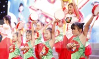Các em thiếu nhi biểu diễn văn nghệ tại chương trình. Ảnh: Nguyễn Thắng