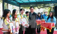 Phó Bí thư Tỉnh Đoàn Bắc Ninh Trần Văn Đăng tuyên dương "Sinh viên 5 tốt" và "Học sinh 3 rèn luyện".