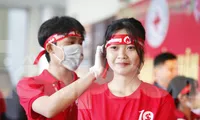 Các bạn tình nguyện viên tại chương trình. Ảnh: Nguyễn Thắng.