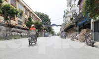 Trục đường chính ỏ phường Song Hồ, thị xã Thuận Thành (Bắc Ninh) ít người mua bán trước ngày rằm tháng 7. Ảnh: Nguyễn Thắng