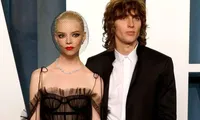 Nàng thơ Anya Taylor-Joy của &quot;The Queen&apos;s Gambit&quot; bất ngờ lên xe hoa