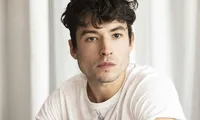 &quot;The Flash&quot; Ezra Miller có nguy cơ ngồi tù 26 năm, tương lai Vũ trụ mở rộng DC sẽ ra sao?