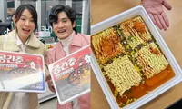 Độc lạ xứ Kim chi: Hộp mì khổng lồ khiến giới trẻ ráo riết truy lùng tới &quot;cháy hàng&quot;