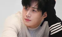 Kim Seon Ho bị bạn đại học &quot;bóc phốt&quot;, SALT Ent phản hồi nhanh - gọn, phủ nhận tin đồn