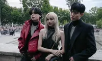 Lisa, V (BTS), Park Bo Gum chung khung hình tại Paris: Gấp ba visual khiến mạng xã hội &quot;điên đảo&quot;