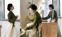 Giáo viên Mỹ thuật được dân mạng Trung Quốc khen giống &quot;tiên tử&quot; vì mặc Hán phục đi dạy