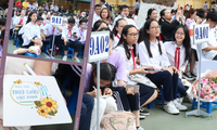 Thầy cô và teen THCS Đống Đa (Hà Nội) rộn ràng đón &quot;hội kép&quot;, niềm vui nhân lên gấp bội