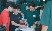 Scribbles&apos; Camp 2023: Teen Ams mở trại Hè khoa học, dạy các bạn nhỏ tạo cầu vồng