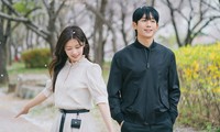 Love Next Door: Jung Hae In - Jung So Min ở hậu trường còn ngọt hơn trên phim