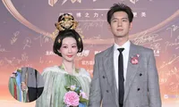Đêm hội Weibo: Dương Tử nắm tay Lý Hiện, chạm nóc Hot Search với tag &quot;kết hôn&quot;