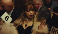 Lisa diễn xuất &quot;điên loạn&quot; gợi nhớ Harley Quinn, 5 bản ngã hội tụ trong MV mới
