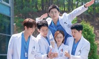 &quot;Vũ trụ Hospital Playlist&quot; ở Resident Playbook: F5 đến lần lượt, không cùng nhau?