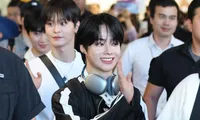 TEMPEST hạ cánh tại Hà Nội: Hanbin tươi rói xinh yêu giữa loạt banner &quot;cợt nhả&quot;