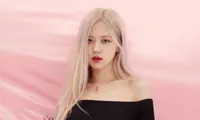 Trả lời khéo léo hết mức mà Rosé vẫn bị &quot;cà khịa&quot; là &quot;muốn ăn theo thành công của Lisa&quot;
