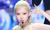 Soi lại những hành động gây tranh cãi của Rosé BLACKPINK: Do thiếu tinh tế hay quá vô tư?