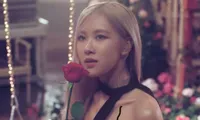 Khoảnh khắc khiến Rosé ấm lòng nhất khi quay MV solo hóa ra không liên quan đến BLACKPINK